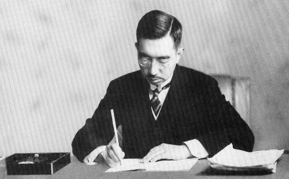 昭和天皇Hirohito_Signing