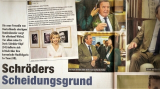▲シュレーダー前首相の新しい女性を紹介したオーストリア日刊紙「クローネン」日曜版(10月1日)から