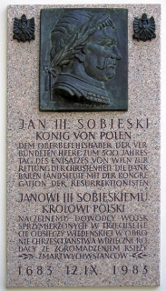 ▲カーレンベルクのポーランド教会正面にあるポーランド王ヤン・ソビエスキーの記念碑(ウィキぺディアから)