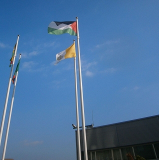 ▲ウィーン国連で掲揚されたパレスチナ国旗(2015年10月12日、ウィーンの国連広場で撮影)