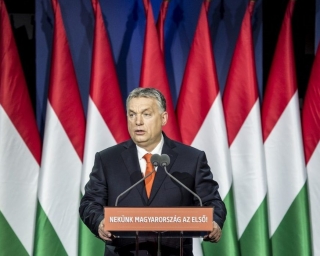 ▲国民に向かって演説するハンガリーのオルバン首相(「フィデス」の公式サイトから)