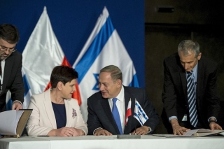 ▲イスラエルとポーランドの共同声明(2016年11月22日)左・ポーランドのシドゥウォ首相(当時)、右・イスラエルのネタニヤフ首相=ポーランド政府公式サイトから