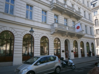 ▲ウィーン市の日本大使館・文化センター(2013年4月、撮影)