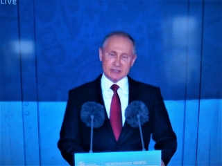 ▲W杯開会式の歓迎の挨拶をするロシアのプーチン大統領 2018年6月14日、モスクワ、オーストリア国営放送中継から