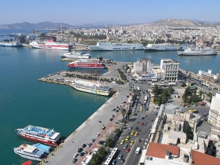 ▲ギリシャのピレウス湾港風景(Nikolaos . Diakidis氏、2011年5月6日撮影)ウィキぺディアから