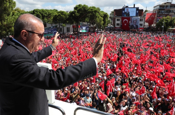エルドアン大統領のトルコは、世俗主義からイスラム原理主義に