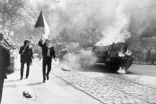 ▲旧ソ連軍のプラハ侵攻(米情報機関、1968年に撮影)