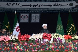 ▲テヘランのアザディ広場でイラン革命40周年の記念演説をするロウハニ大統領(2019年2月11日、イラン大統領府公式サイトから)