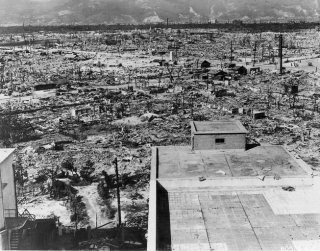 ▲原爆投下後の広島市の状況(米政府保管の写真)