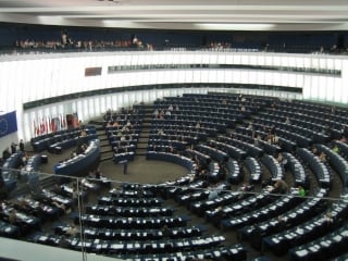 欧州議会の本会議場（ストラスブール）（Wikipediaから：編集部）