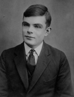 ▲人工知能の父、チューリングの16歳の時の写真（ウィキぺディアから）