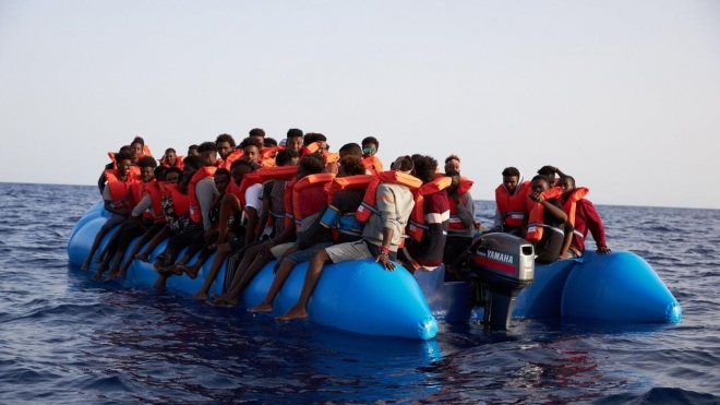 ▲地中海のボート難民（バチカンニュース2020年10月3日、ANSA通信）