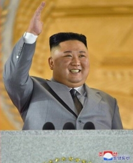 ▲北朝鮮・朝鮮労働党創建75周年の祝賀会で演壇に立つ金正恩党委員長（朝鮮中央通信公式サイトから）