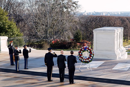 画像；2013年就任式当日のオバマ氏とバイデン氏。（出所：Obama White House/Flickr）