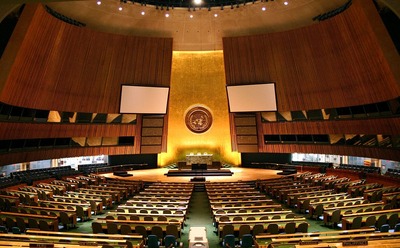 1024px-UN_General_Assembly_hall